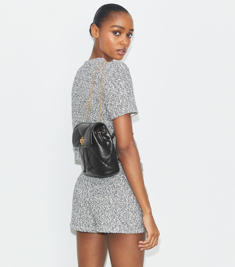 Tory Burch designer zaino Zaino mini Kira con trapuntatura a diamante in Black accessory on model