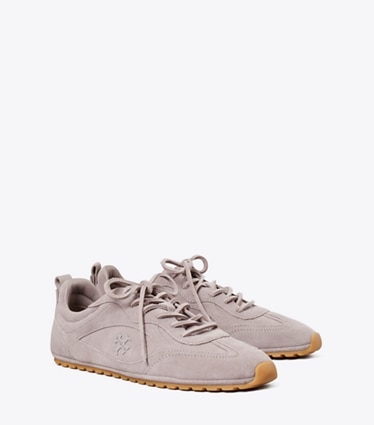 Tory Burch diseñador deportivas Zapatilla Field en STORM CLOUD ángulo
