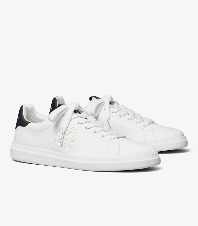 Tory Burch diseñador zapatillas Zapatilla Howell Court en WHITE / PERFECT NAVY ángulo
