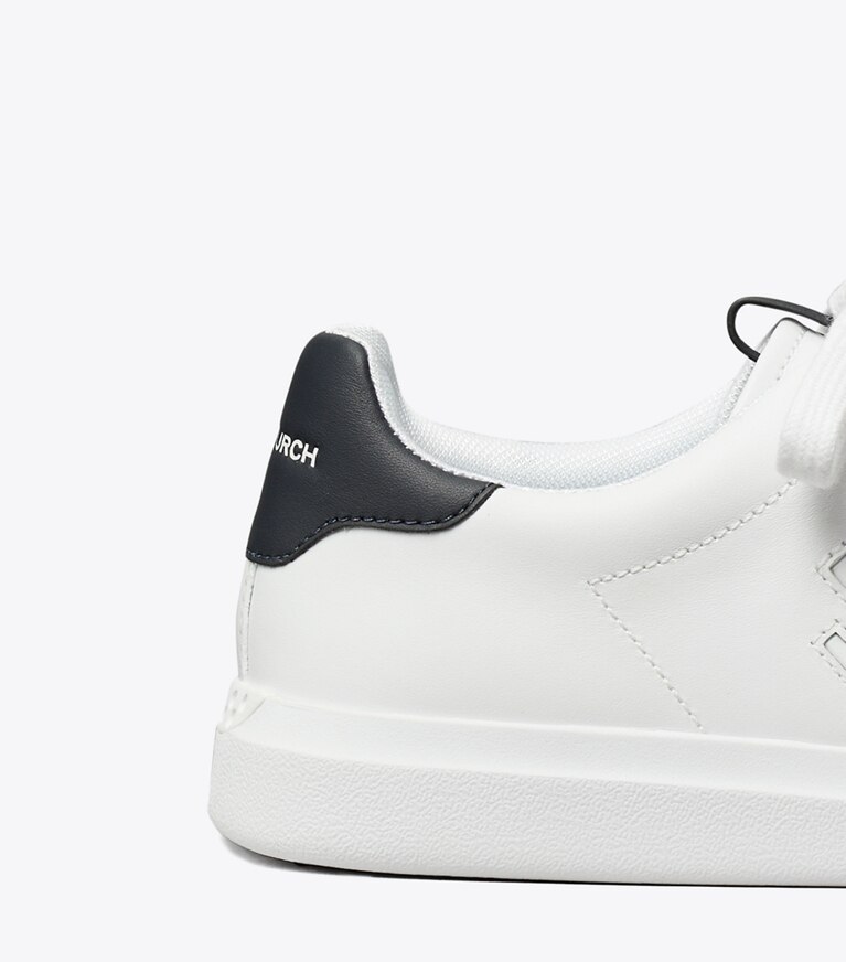 Tory Burch diseñador zapatillas Zapatilla Howell Court en WHITE / PERFECT NAVY detalle