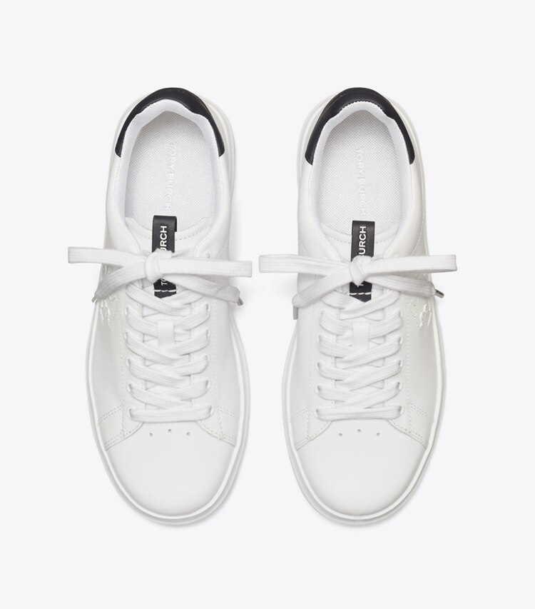 Tory Burch diseñador zapatillas Zapatilla Howell Court en WHITE / PERFECT NAVY vista superior