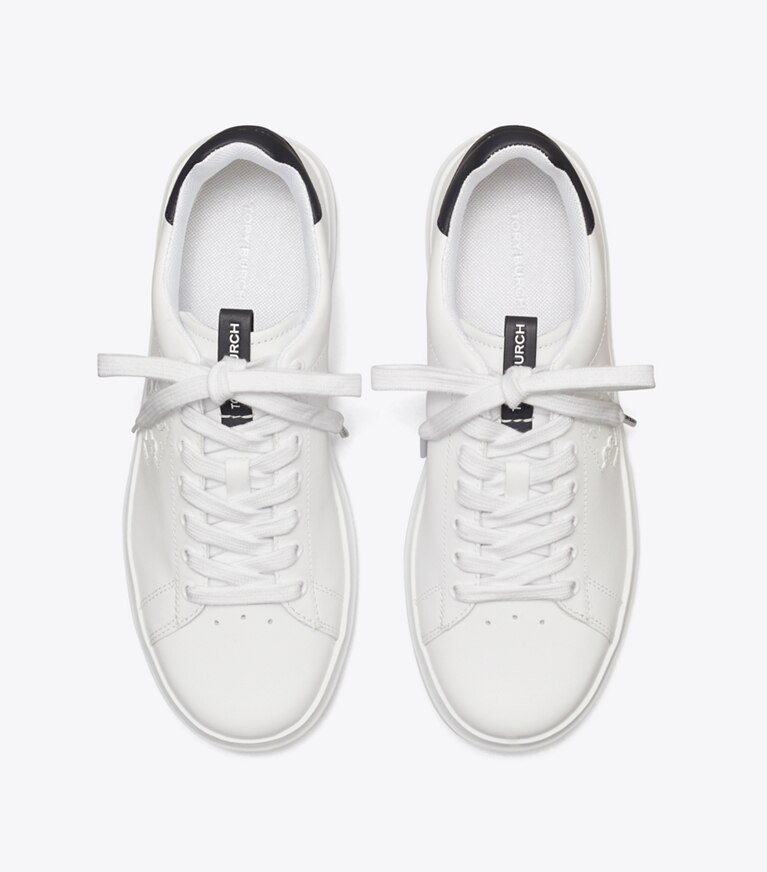 Tory Burch diseñador zapatillas Zapatilla Howell Court en WHITE / PERFECT NAVY vista superior