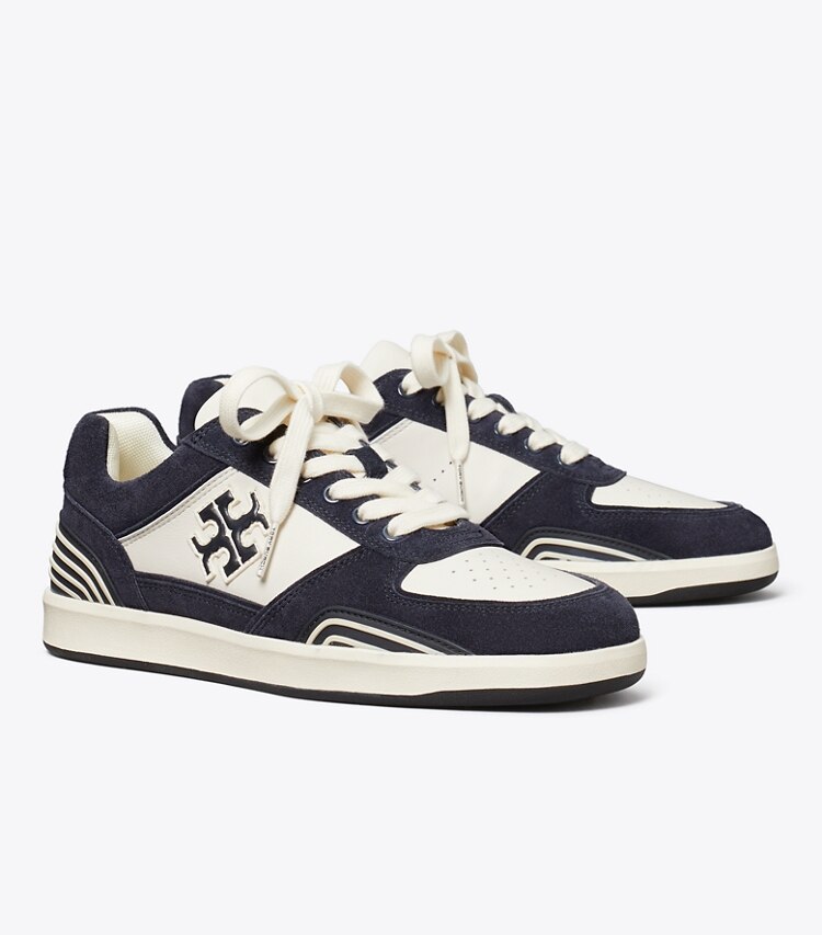 Tory Burch diseñador zapatillas Zapatillas Clover Court en NEW IVORY / NEW NAVY / NEW NAVY ángulo