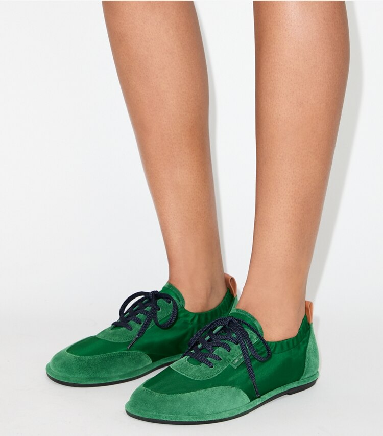 Tory Burch diseñador zapatillas Zapatillas de balet en SWEET BASIL / SWEET BASIL accesorio en modelo