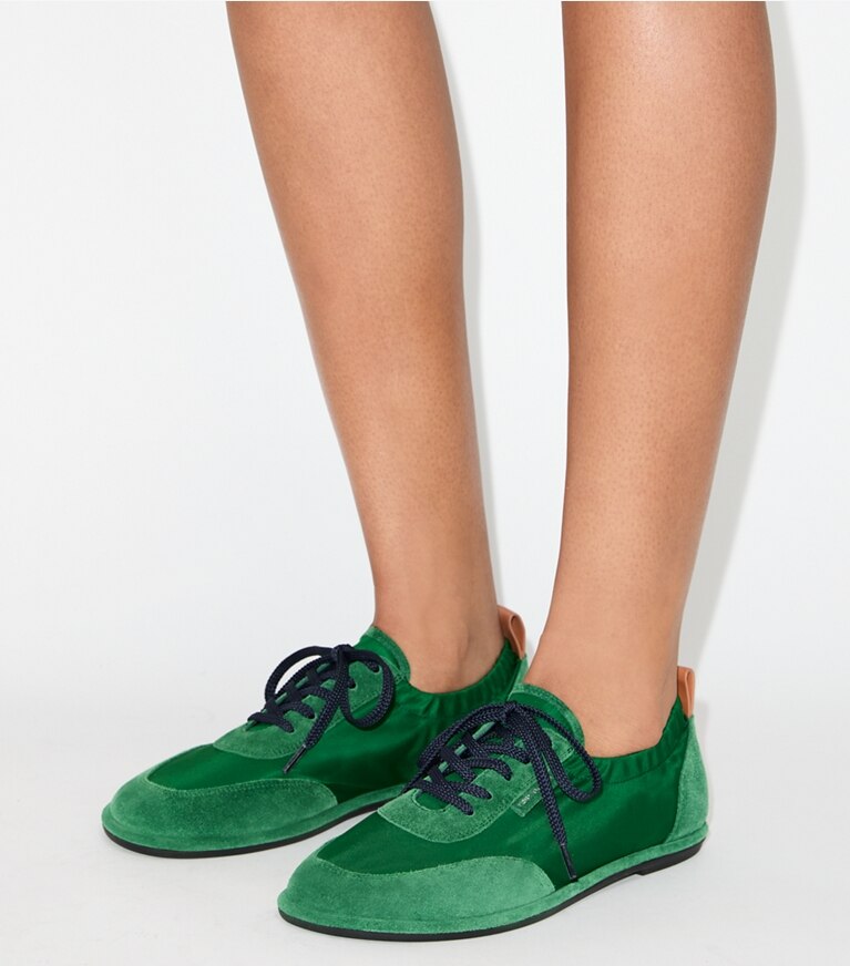 Tory Burch diseñador zapatillas Zapatillas de balet en SWEET BASIL / SWEET BASIL accesorio en modelo