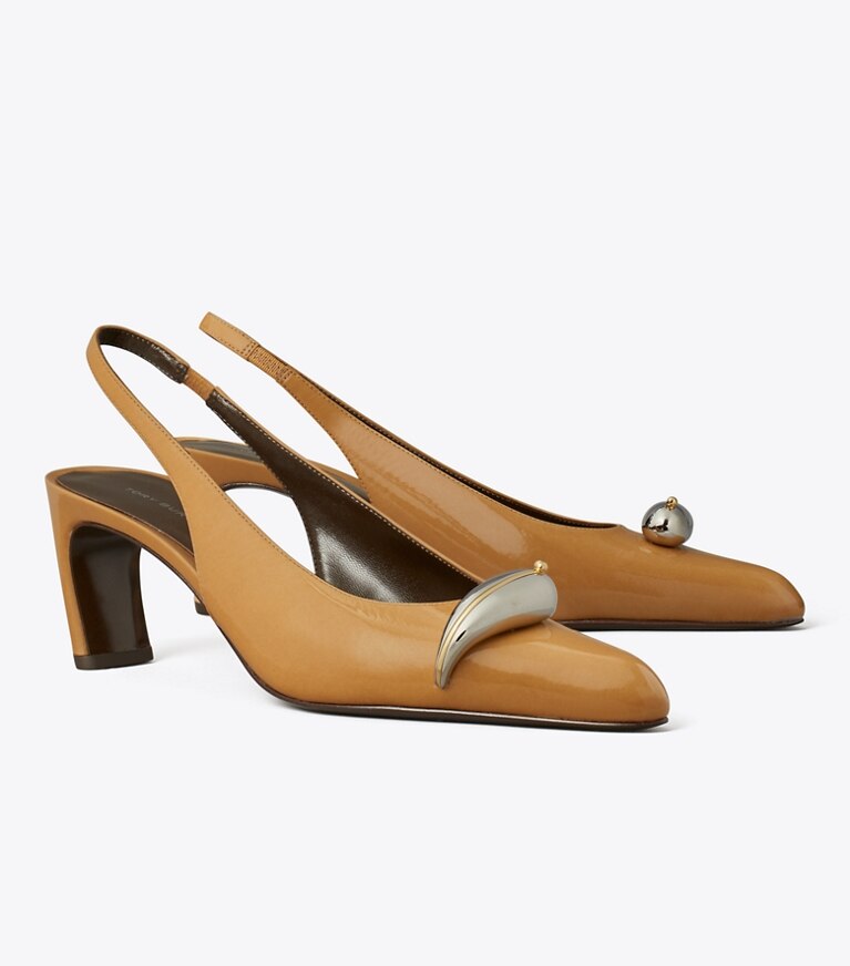 Tory Burch diseñador tacones Zapato con tira trasera y tacones Pierced en BISCOTTI / SILVER ángulo