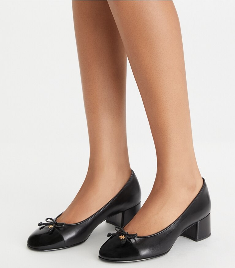 Tory Burch diseñador tacones Zapato de tacón con puntera en PERFECT BLACK / PERFECT BLACK accesorio en modelo