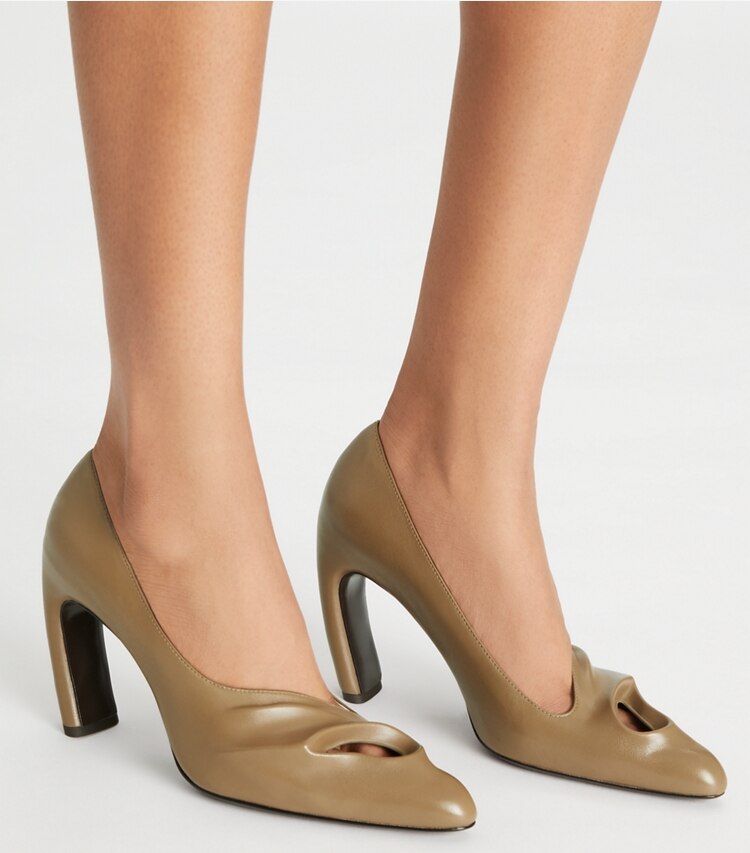 Tory Burch diseñador tacones Zapato Peep-Toe esculpido con taco en SOFT ACORN accesorio en modelo