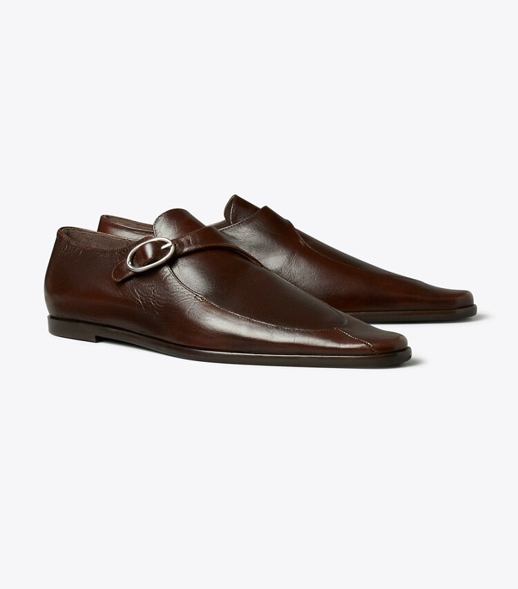 Tory Burch diseñador zapatos planos Zapato Twisted Monk Strap en BARK BROWN ángulo