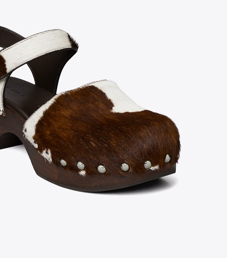 Tory Burch diseñador tacones Zueco con broche giratorio en Mocha Brown / SHEA BUTTER detalle