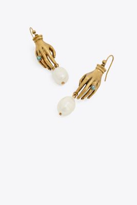 HAND & PEARL EARRING
