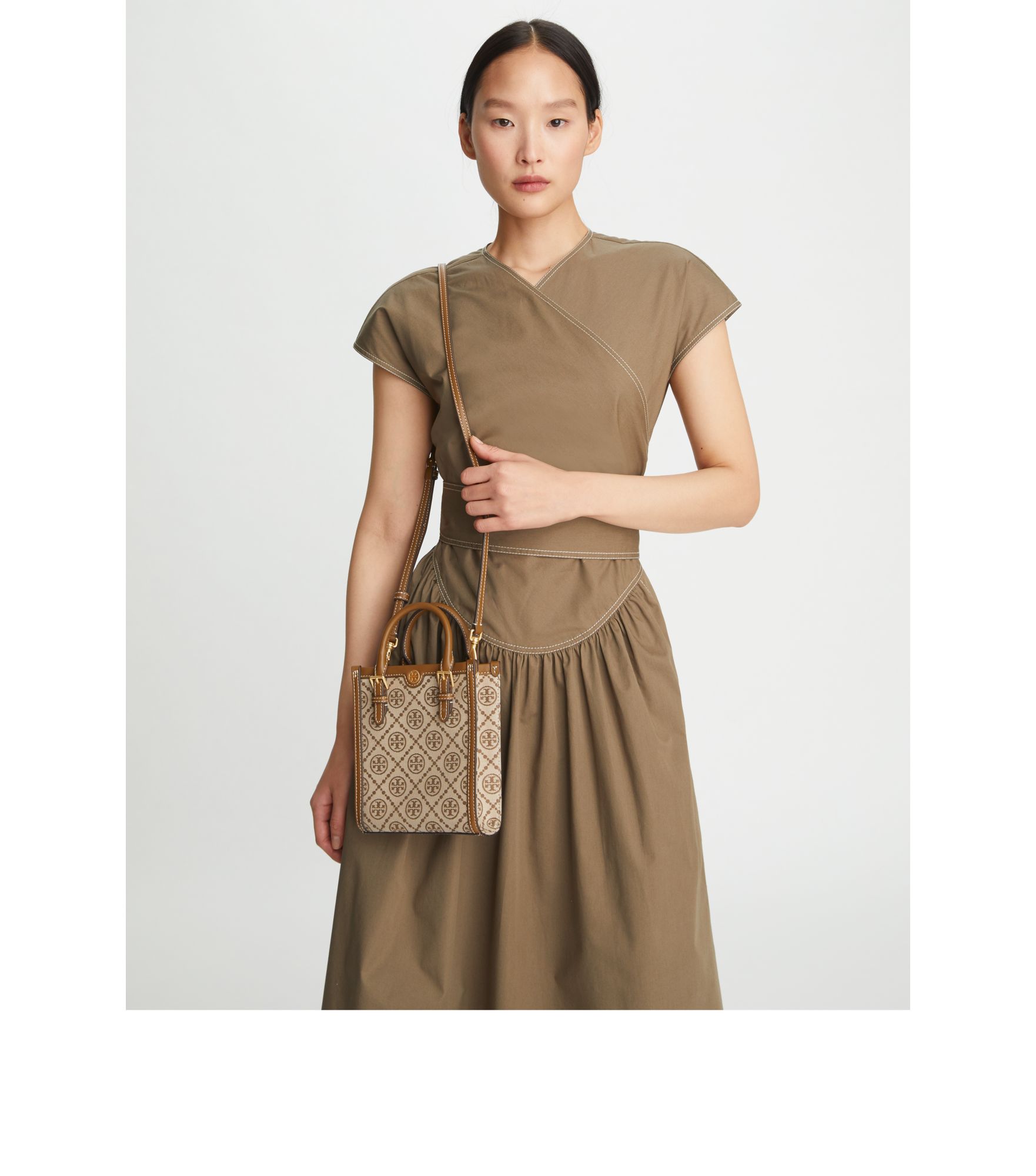 Tory Burch - T Monogram Jacquard Barrel Bag - Hazelnut – Zebit Preview